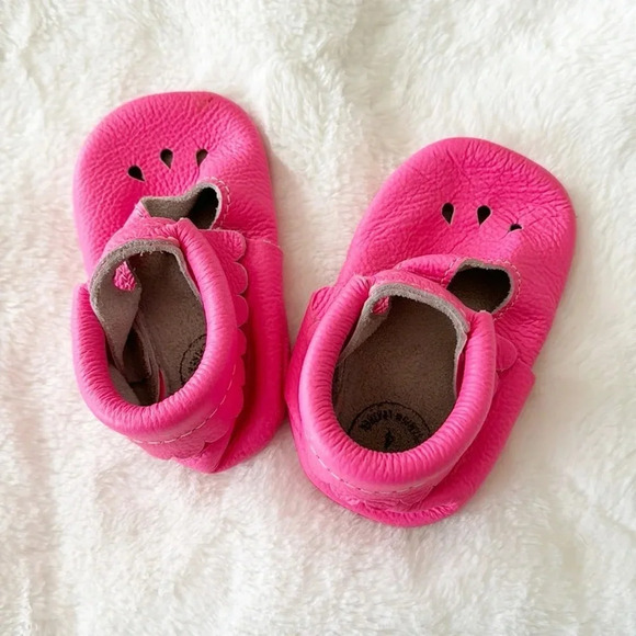 Freshly Picked Maryjane soft sole moccasins hot pink size 4 - Picture 2 of 6